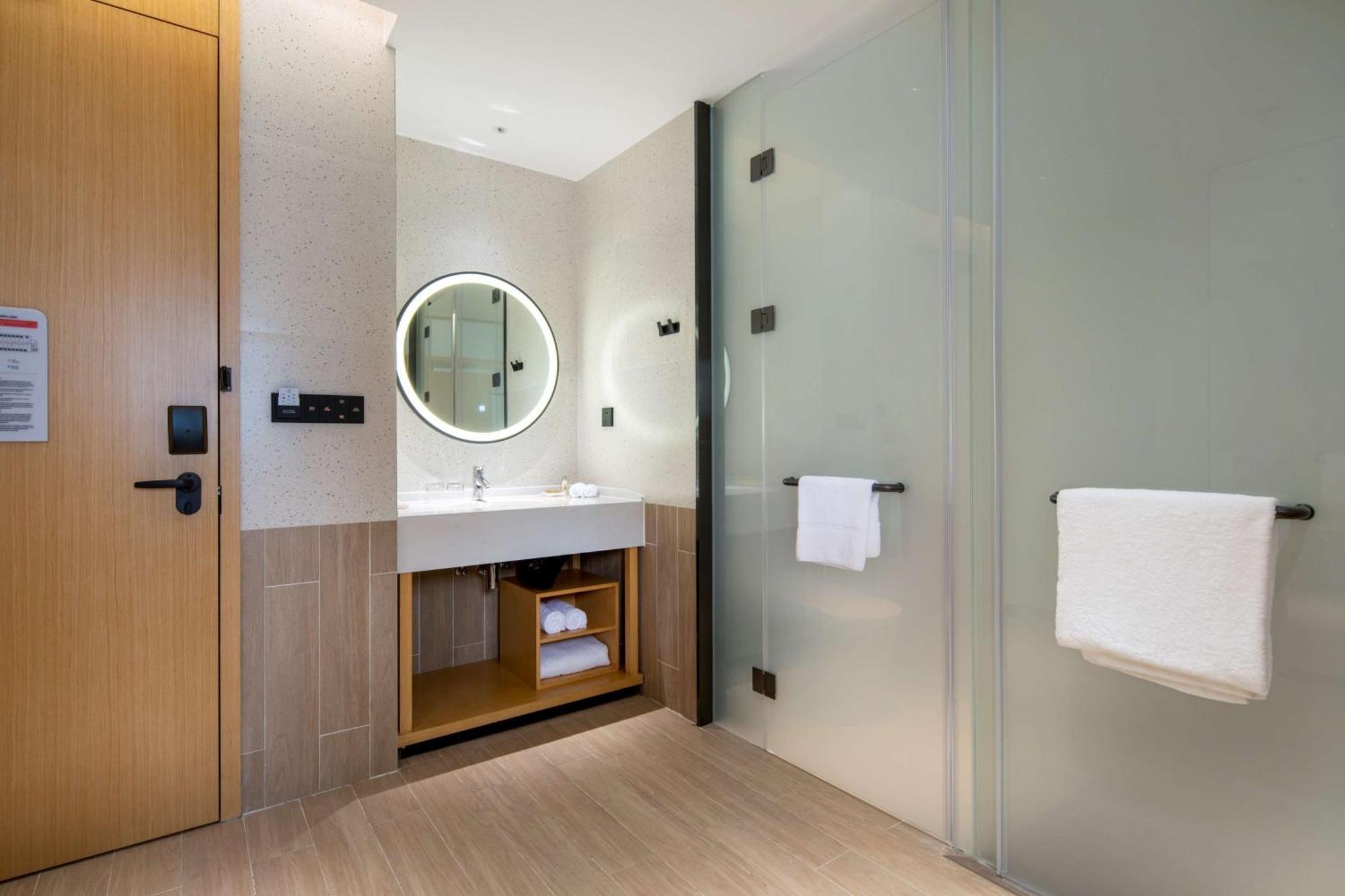 Hilton Garden Inn Shenzhen Nanshan Avenue Екстериор снимка