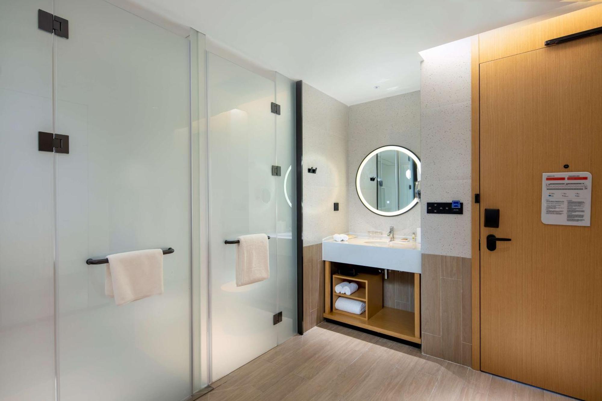 Hilton Garden Inn Shenzhen Nanshan Avenue Екстериор снимка